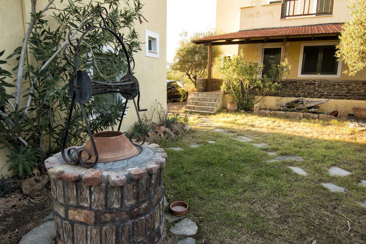 Garden well view 2